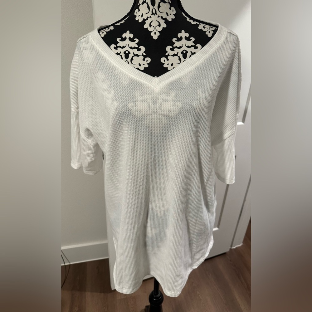 Dokotoo Waffle Knit White V-Neck Short Sleeve Top